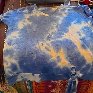 2 piece shirt and skort  outfit in a size Large